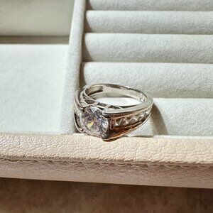 Vintage Sterling Silver S925 RingSize 6 1/2 W/ CZ Stone & Geometric Side Accents